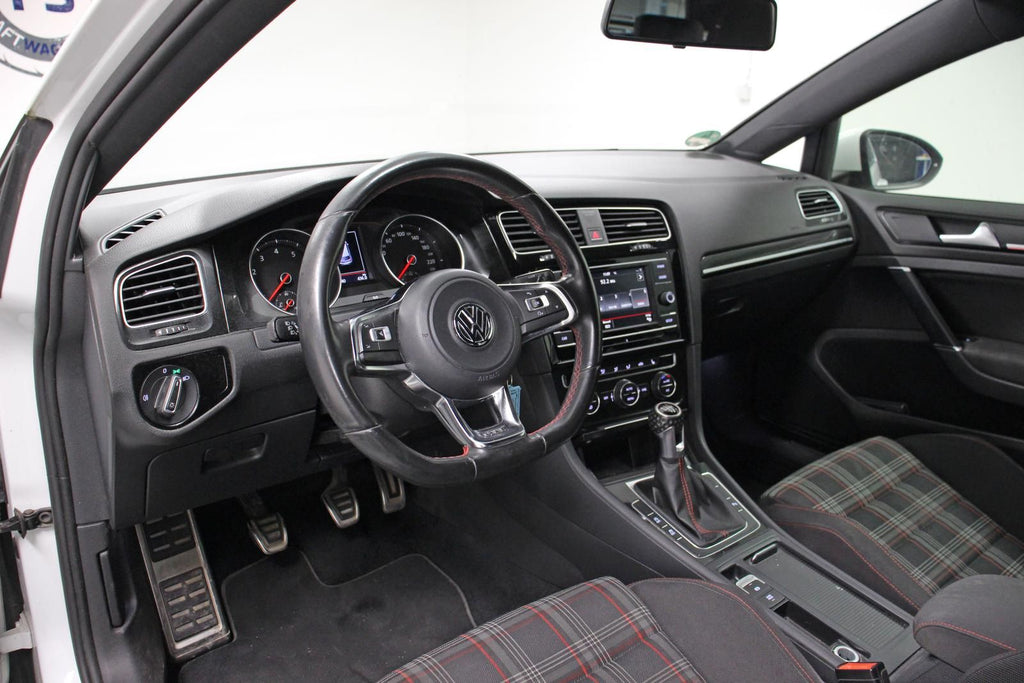 Volkswagen Golf GTI 2.0 TSI BI-XENON