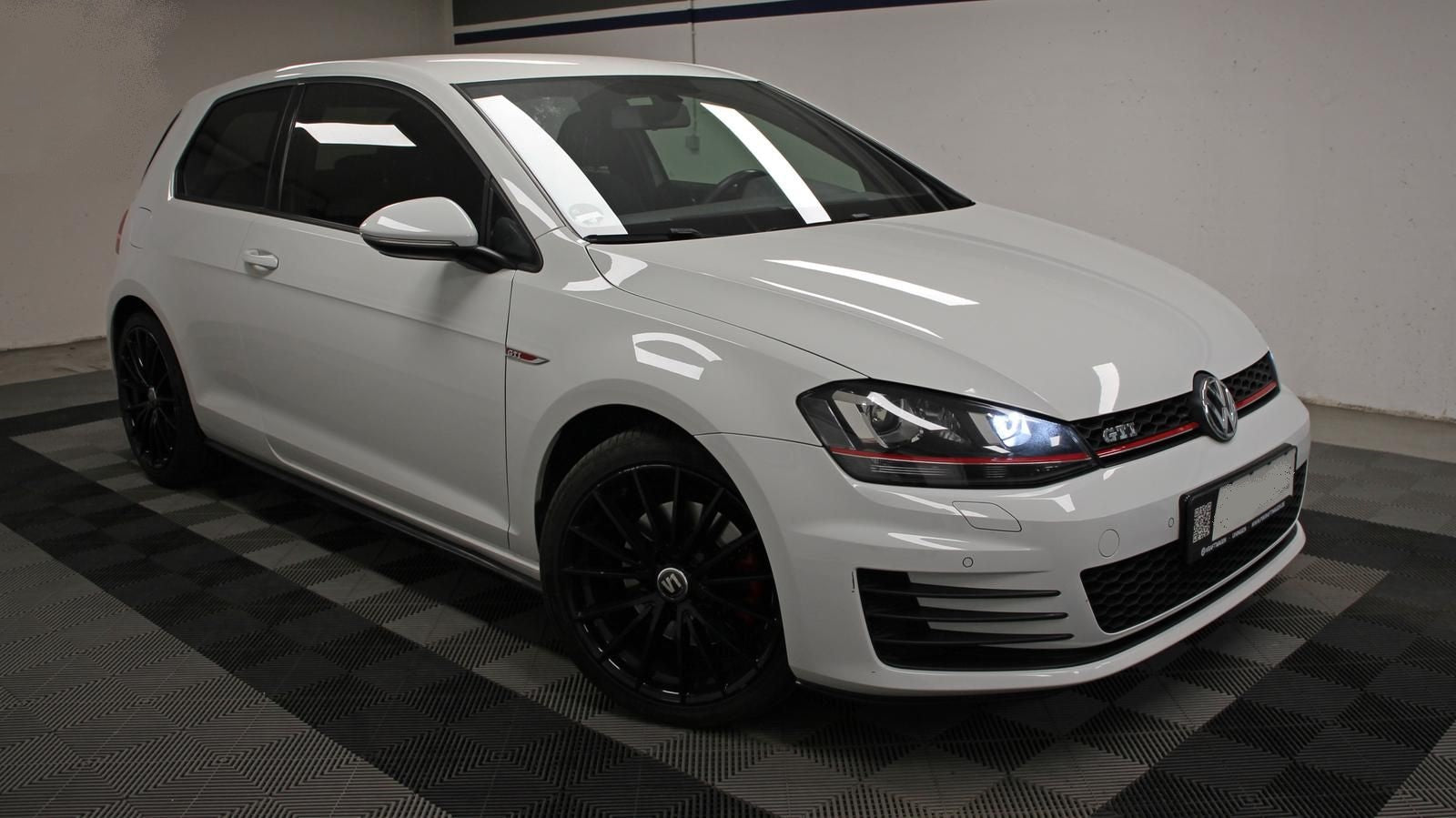 Volkswagen Golf GTI 2.0 TSI BI-XENON
