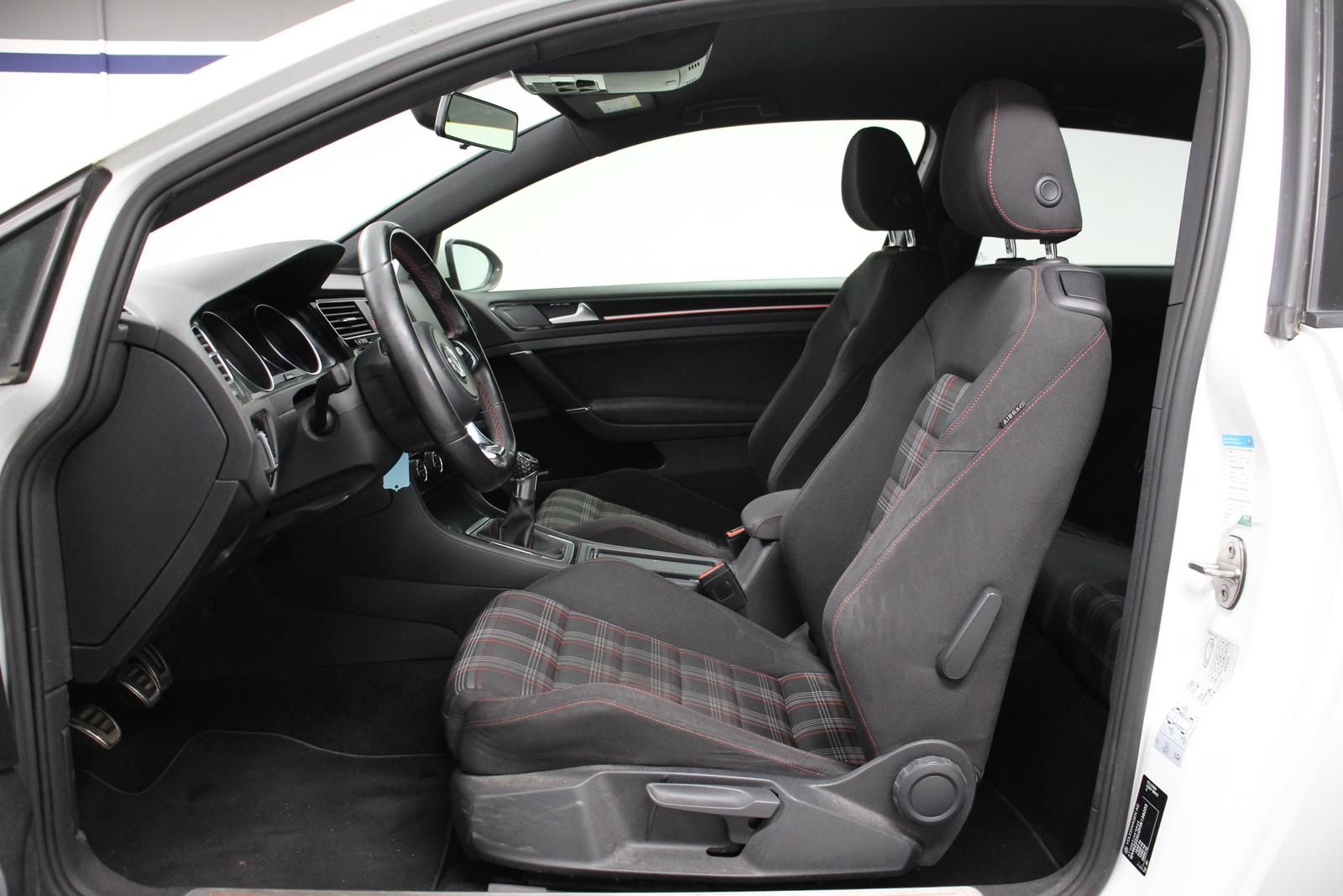 Volkswagen Golf GTI 2.0 TSI BI-XENON